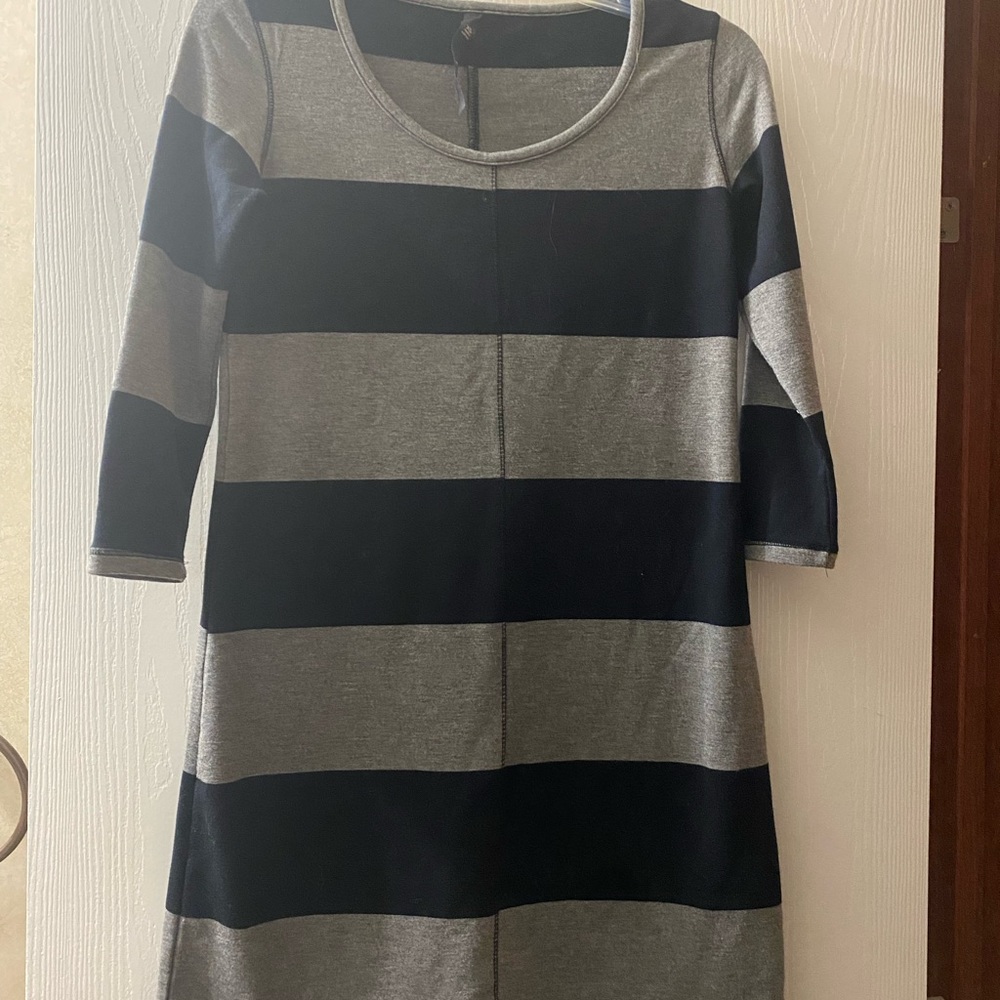 Gray/Black tunic 3/4 length sleeve